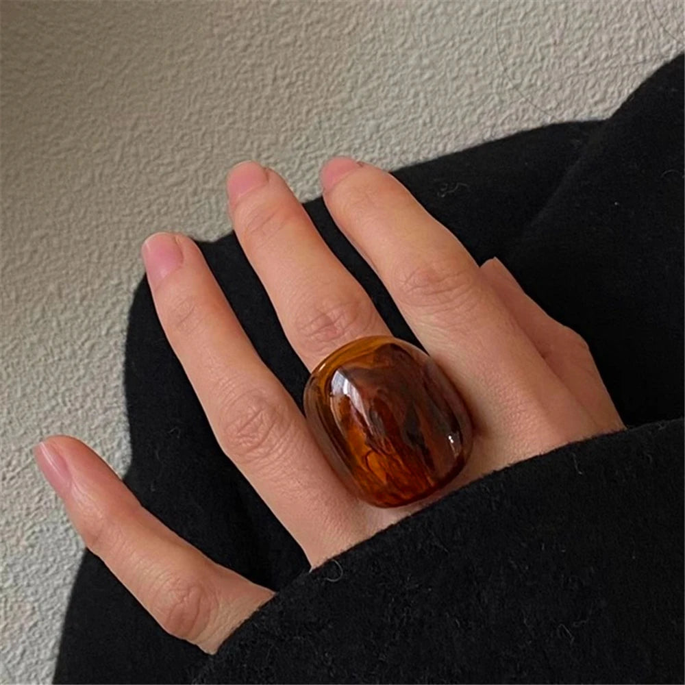 Mary Resin Ring