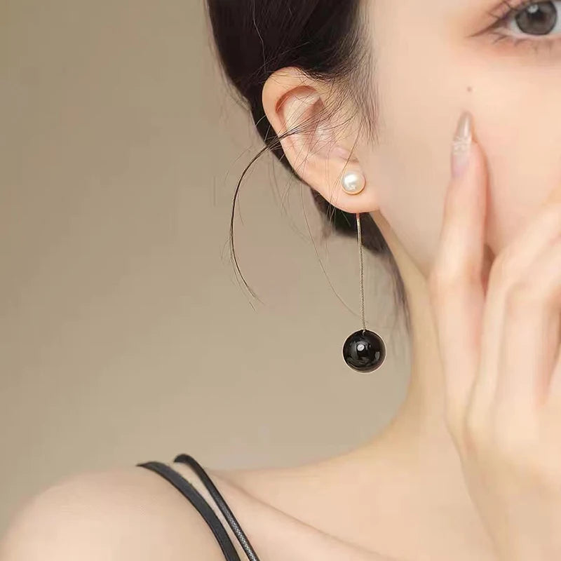 Black and White Color Earring