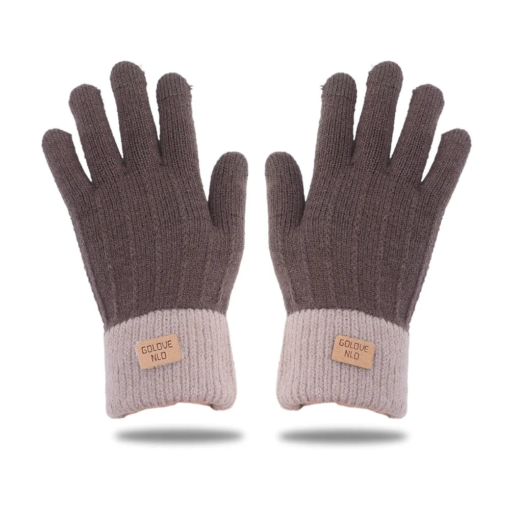 Plush knitted gloves