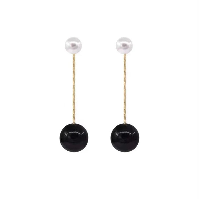 Black and White Color Earring