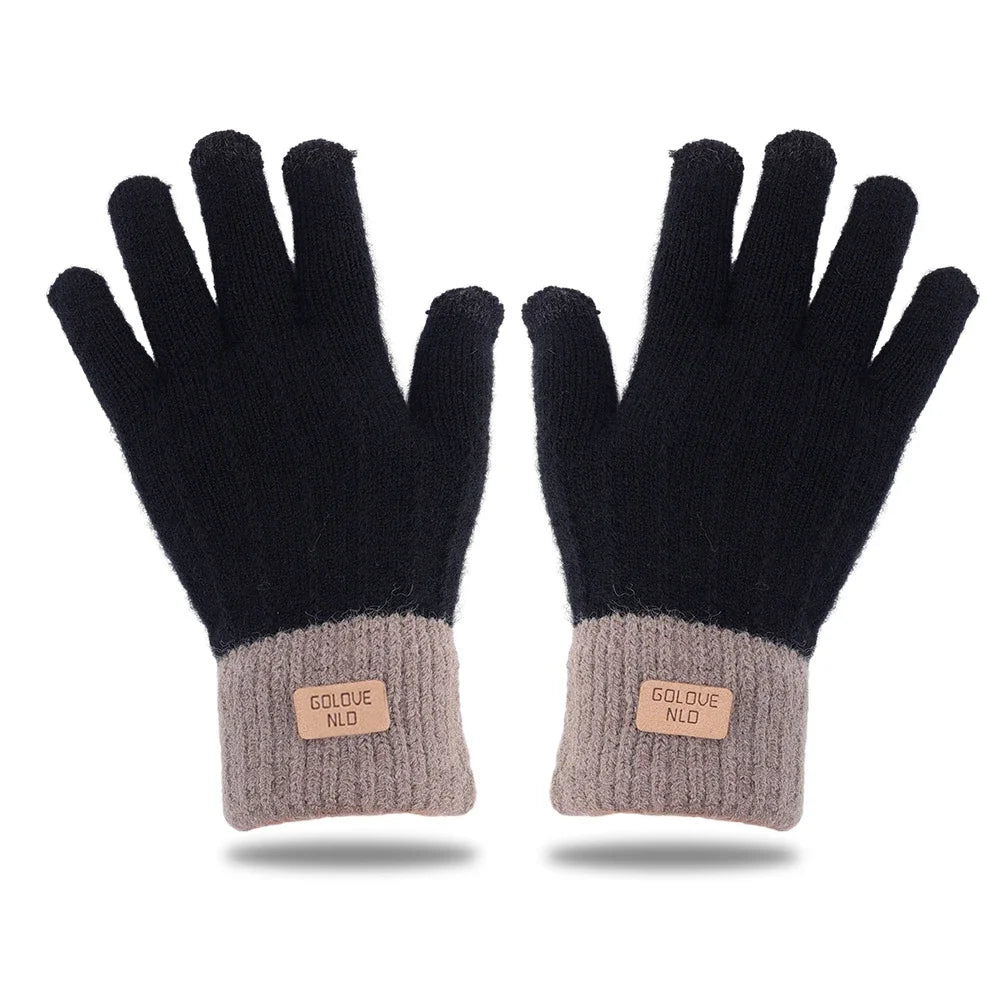 Plush knitted gloves