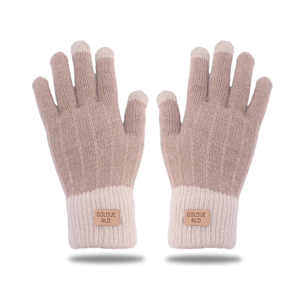 Plush knitted gloves